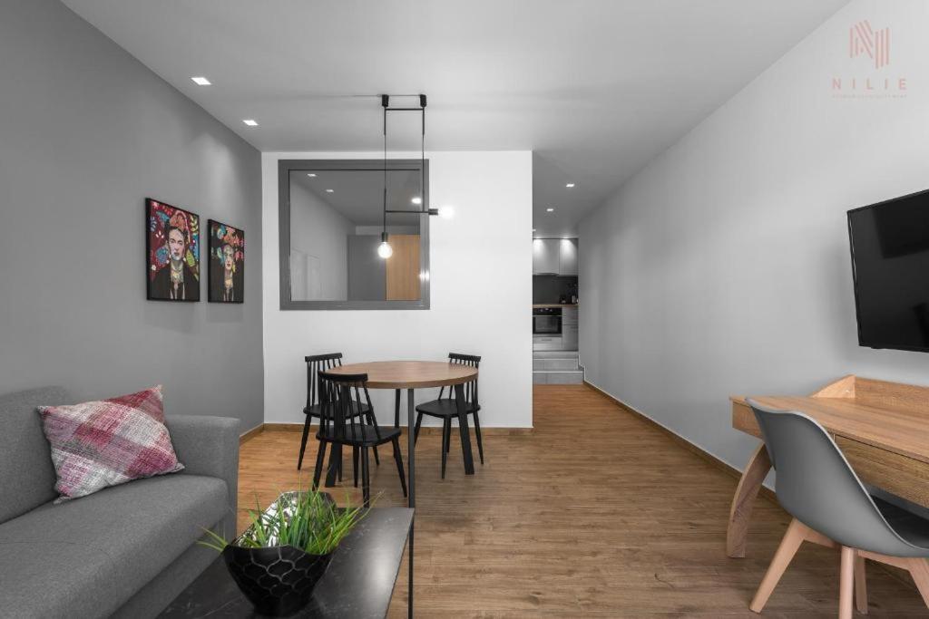 Big Apple Aprts, Nilie Hospitality Mgmt Apartment Солун Екстериор снимка