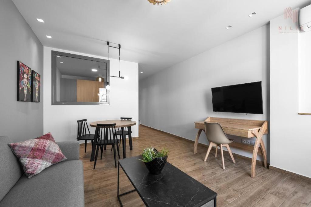 Big Apple Aprts, Nilie Hospitality Mgmt Apartment Солун Екстериор снимка